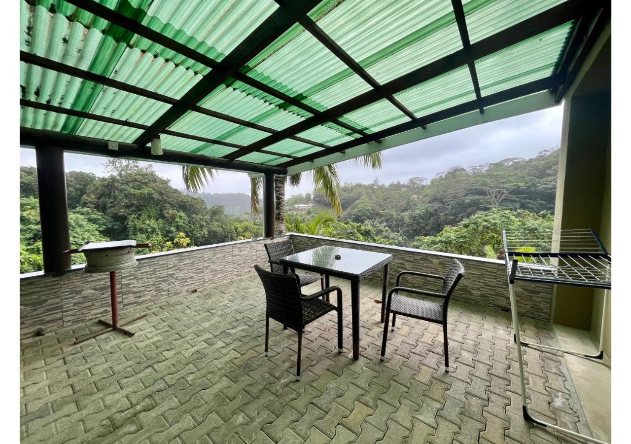 Holiday Home Baie Lazare  Экстерьер фото