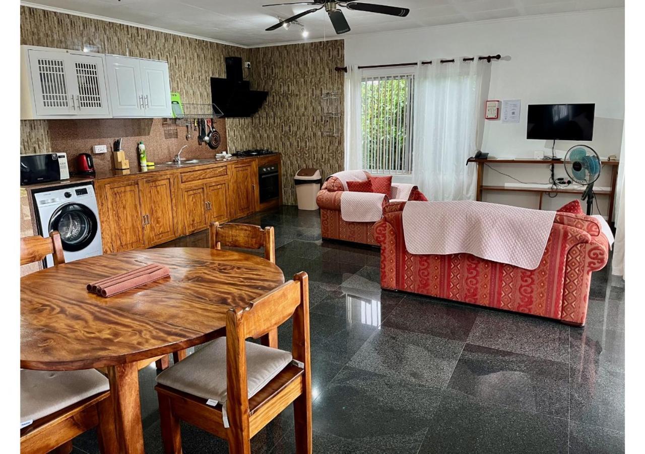 Holiday Home Baie Lazare  Экстерьер фото