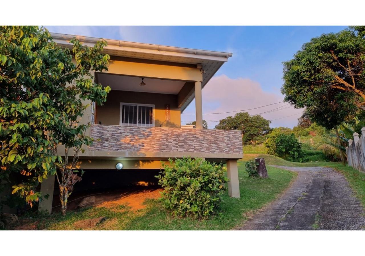 Holiday Home Baie Lazare  Экстерьер фото